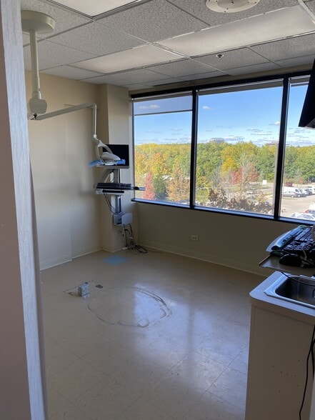 More Photos Of 1585 N Barrington Rd, Hoffman Estates Medical For Sale
