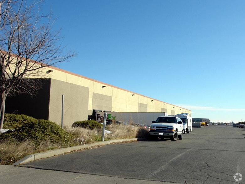 More Photos Of 1050 Aviator Dr, Vacaville Warehouse For Lease
