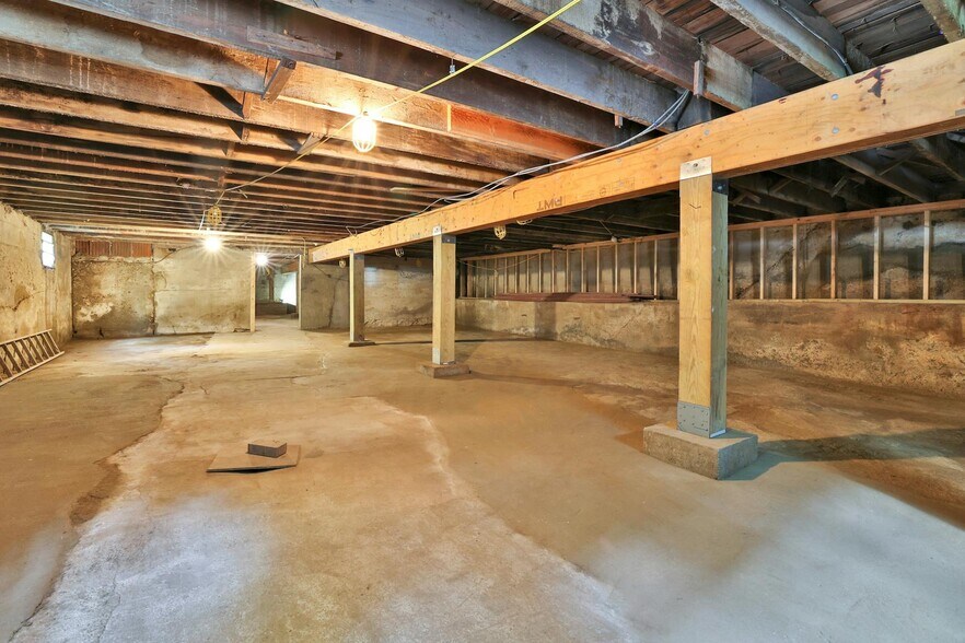 More Photos Of 68 Brook St, Croton On Hudson Showroom For Sale