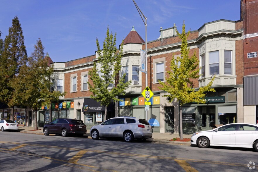More Photos Of 320 Lake St, Oak Park Office For Lease