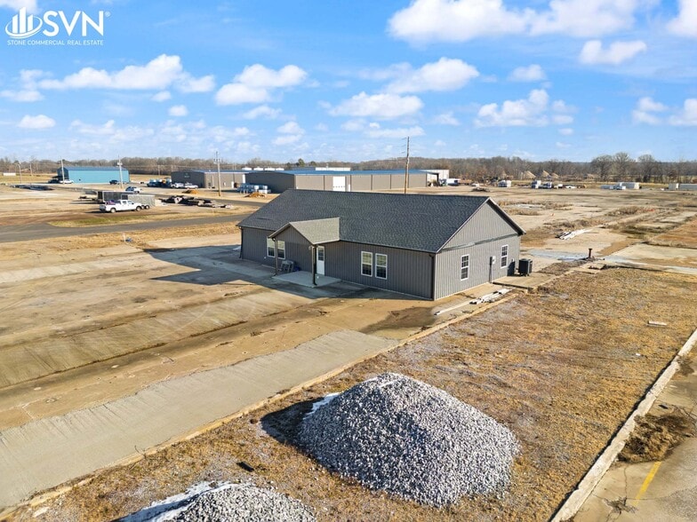 More Photos Of 300 Opportunity dr, Mayfield Warehouse For Sale