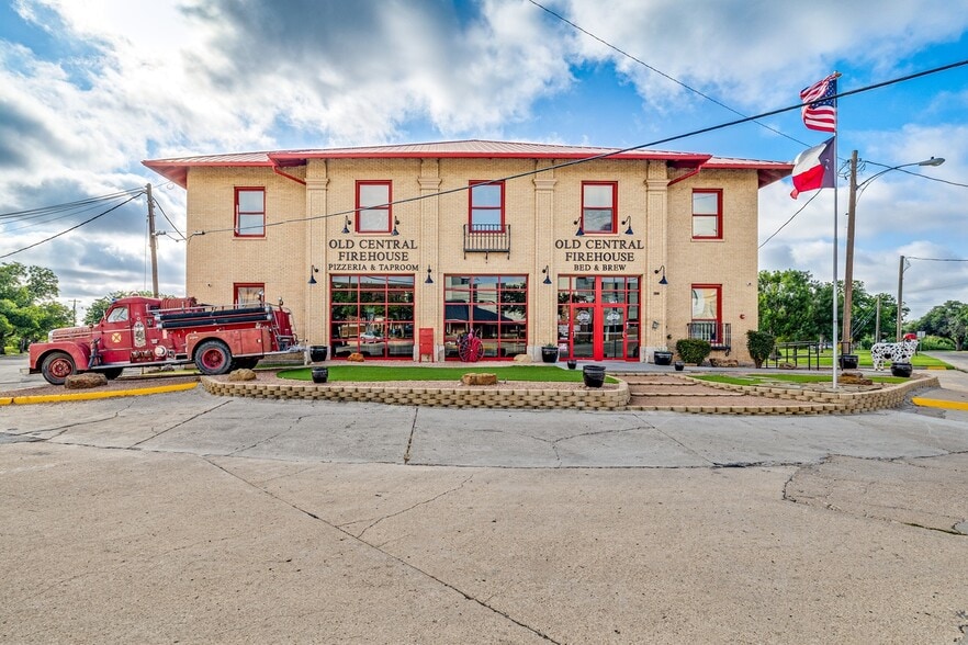 More Photos Of 200 S Magdalen St, San Angelo Police Fire Station For Sale