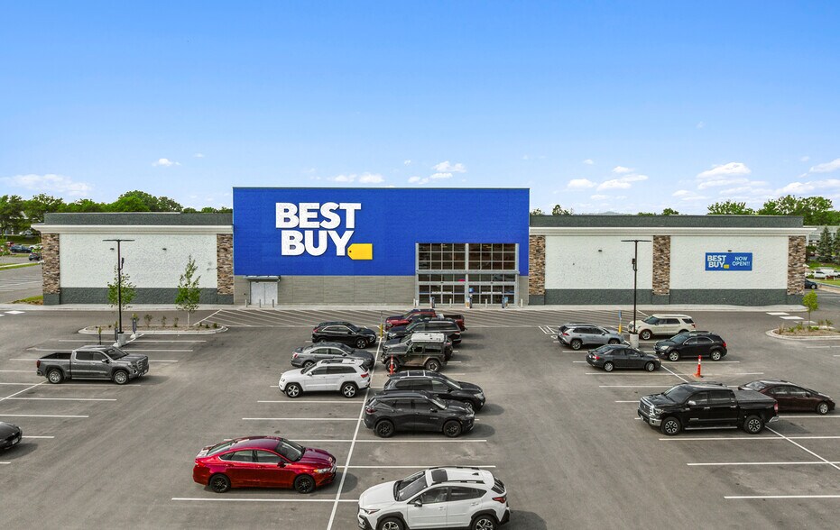 More Photos Of 1750-1800 County Road 42 W, Burnsville General Retail For Lease