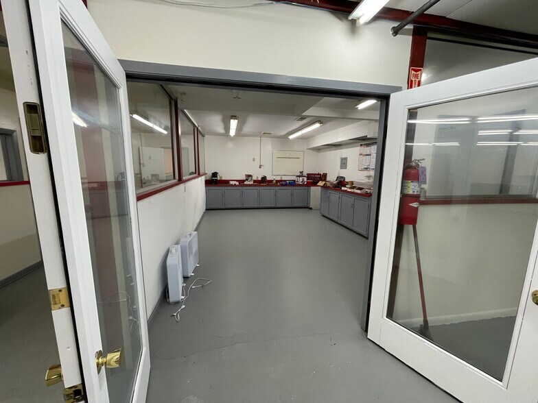 More Photos Of 6190 N Riverview Dr, Kalamazoo Warehouse For Sale