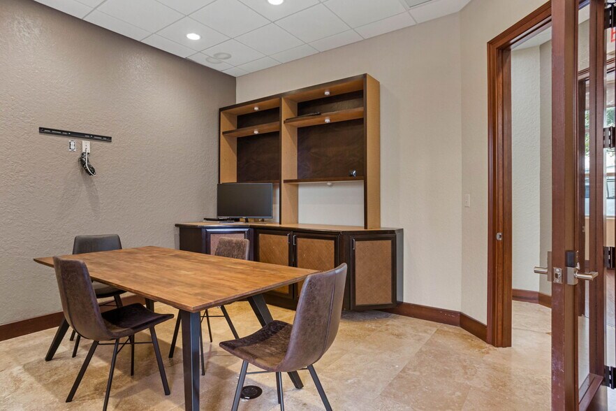 More Photos Of 8810 Commodity Cir, Orlando Showroom For Sale