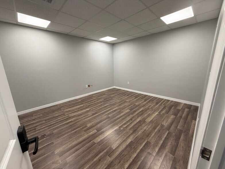 More Photos Of 11300 Space Blvd, Orlando Unknown For Lease