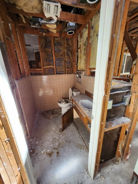 More Photos Of 560 N D St, San Bernardino Office For Sale