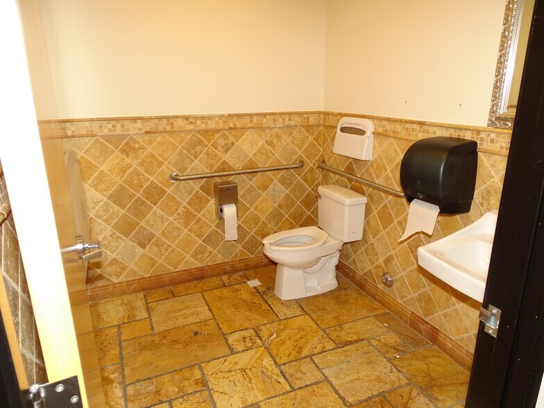 More Photos Of 750 Coronado Center Dr, Henderson Medical For Lease