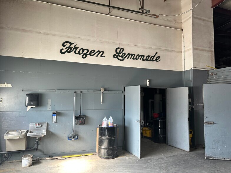 More Photos Of 3360 E Ajo Way, Tucson Warehouse For Lease