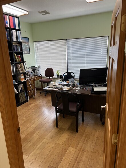 More Photos Of 406 N Indiana Ave, Englewood Medical For Sale