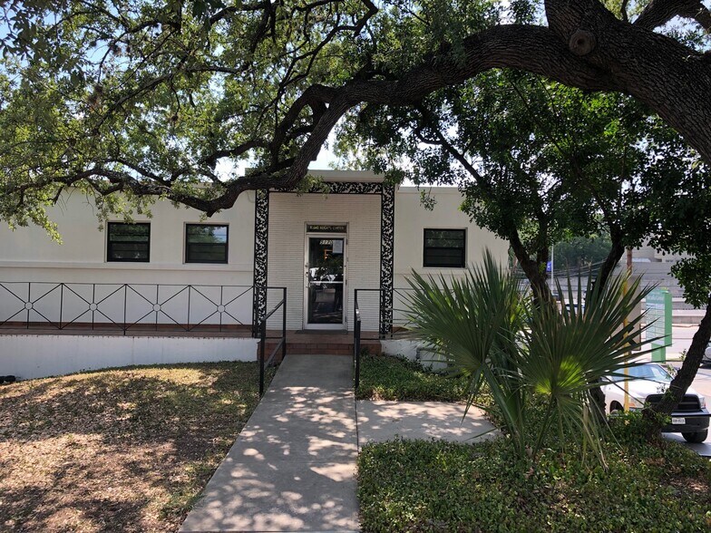 More Photos Of 5154-5170 Broadway St, San Antonio Unknown For Lease