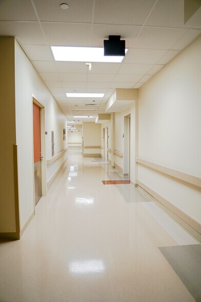 More Photos Of 1903 Doctors Hospital Dr, Bridgeport Office For Sale