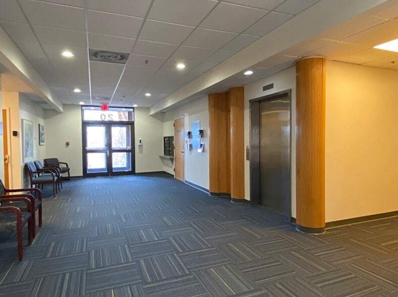 More Photos Of 20 Pondmeadow Dr, Reading Medical For Sale