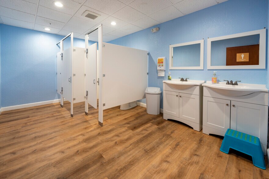 More Photos Of 8201 W Mcnab Rd, Tamarac General Retail For Sale