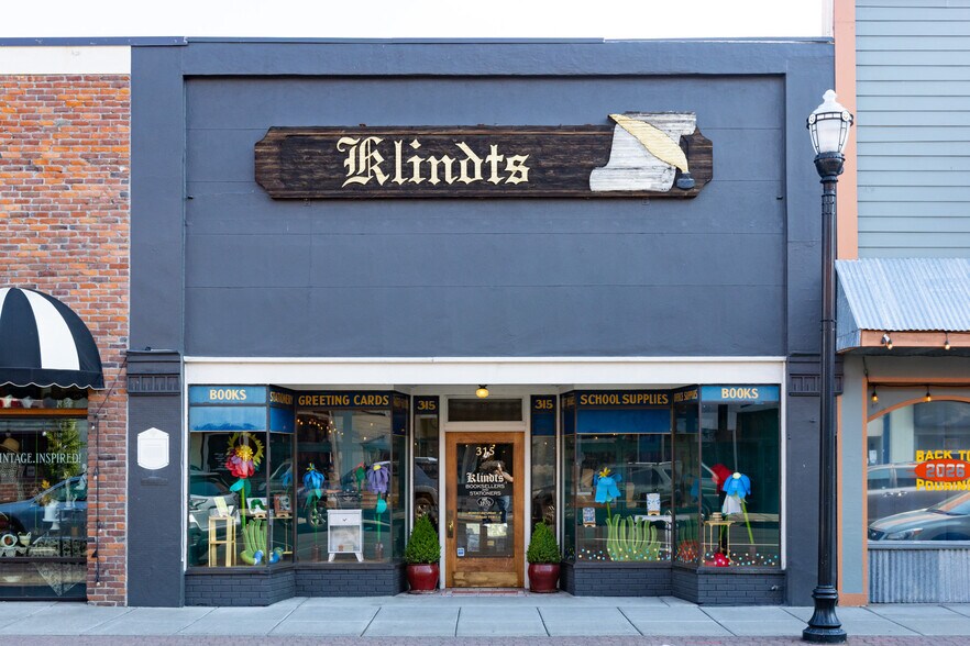 Primary Photo Of 315 E 2nd St, The Dalles General Retail For Sale