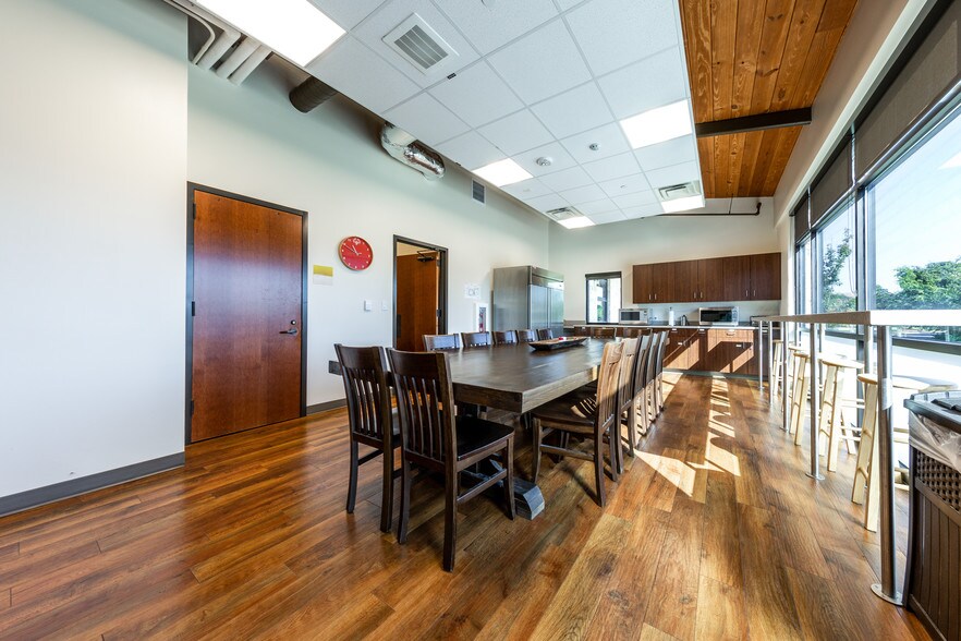 More Photos Of 1804 Rutherford Ln, Austin Office For Sale