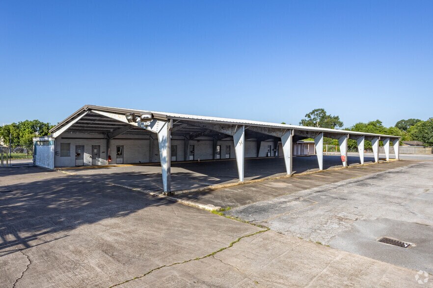 More Photos Of 11510 Cullen Blvd, Houston Warehouse For Sale