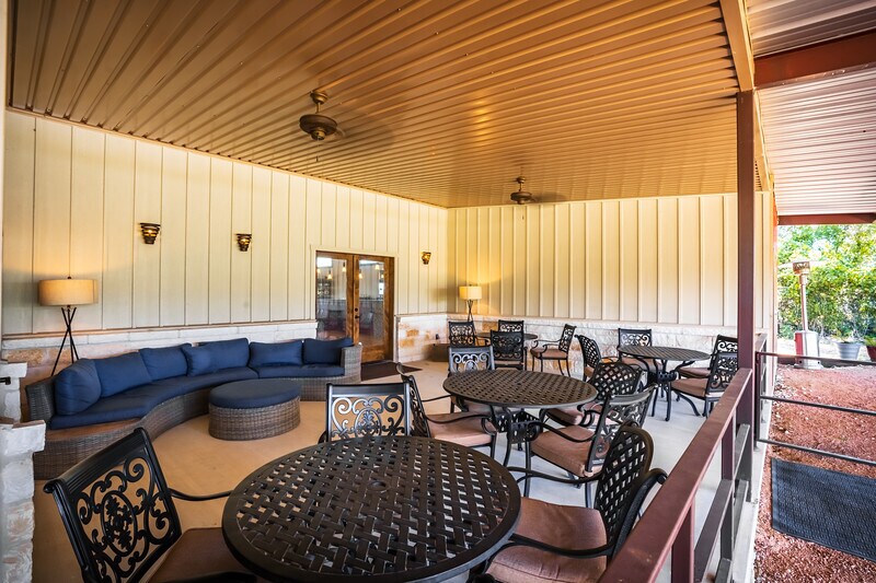 More Photos Of 316 E Wallace St, San Saba General Retail For Sale