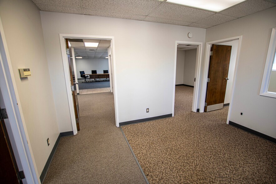 More Photos Of 17235 Bel-Ray Pl, Belton Office For Lease