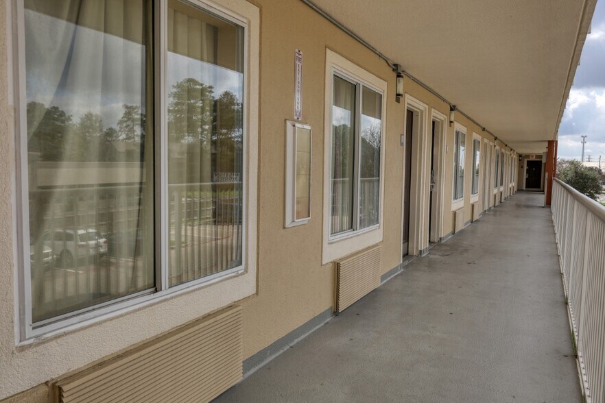 More Photos Of 150 Valley Wood Dr, Spring Hotel For Sale