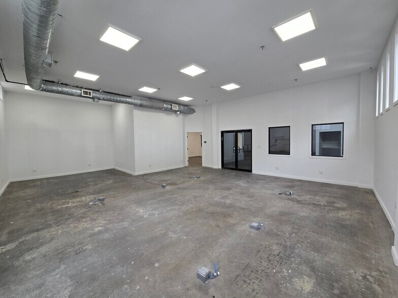 More Photos Of 43 9th St, Brooklyn Warehouse For Lease