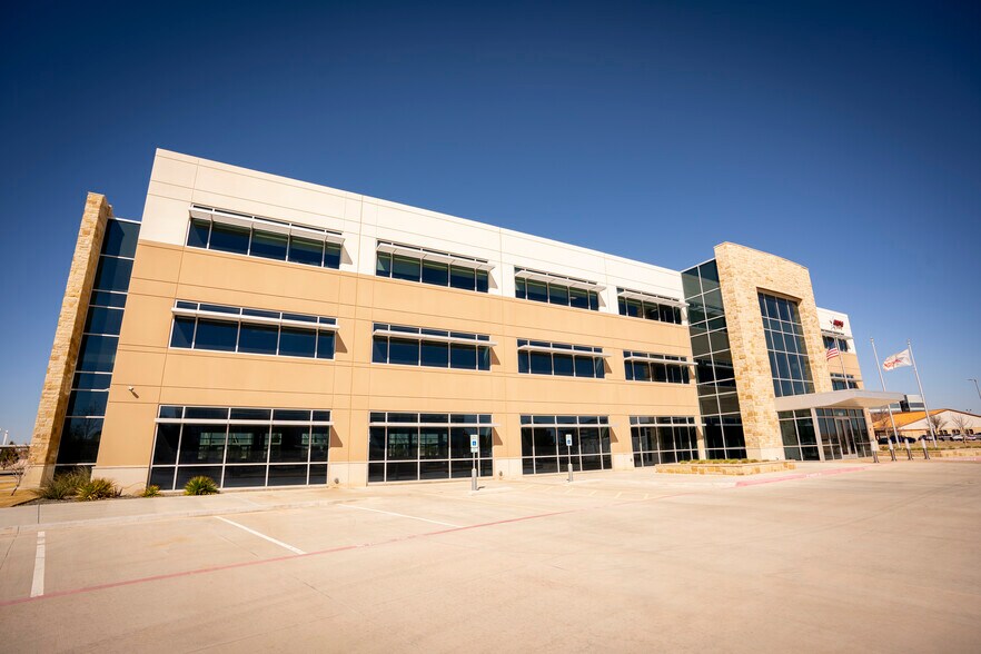 More Photos Of 404 Veterans Airpark Ln, Midland Office For Sale