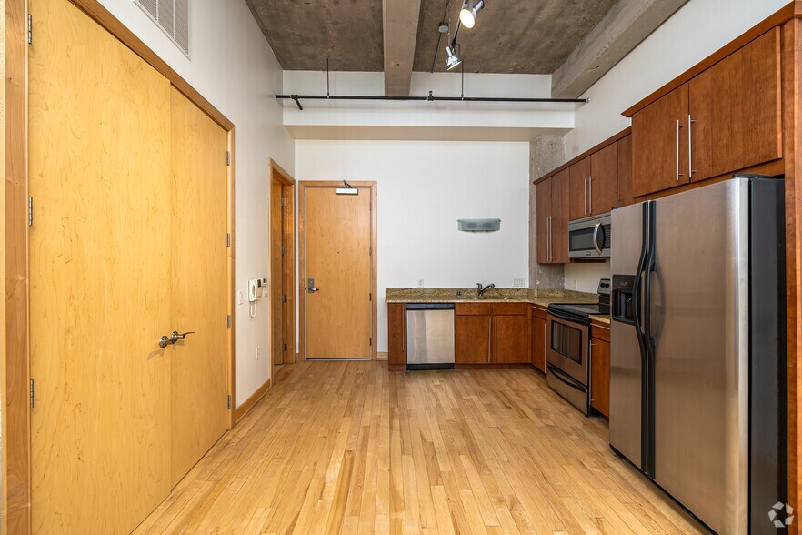 More Photos Of 239 E Chicago St, Milwaukee Apartments For Lease