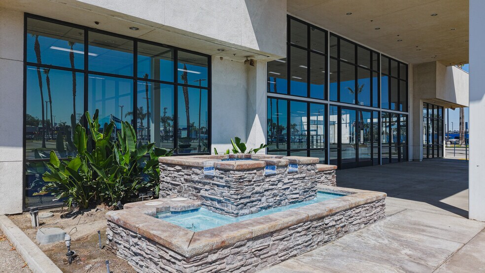 More Photos Of 4625 Wible Rd, Bakersfield Auto Dealership For Lease
