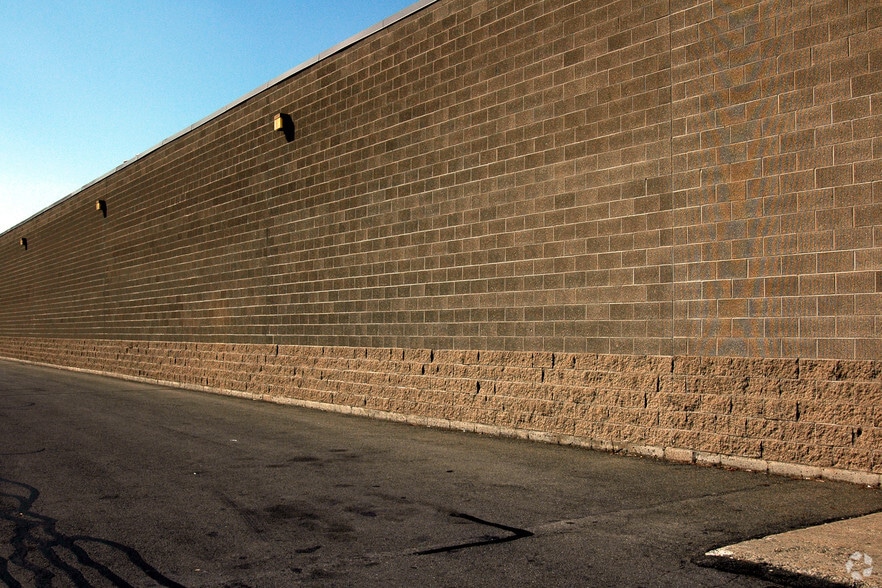 More Photos Of 1892 Central Ave, Albany Storefront For Lease