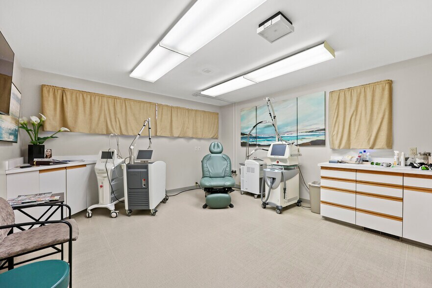 More Photos Of 95 New Litchfield St, Torrington Medical For Sale
