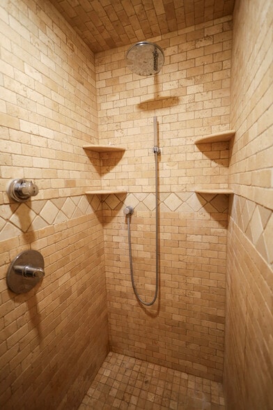 More Photos Of 2525 Nevada Ave N, Golden Valley Light Distribution For Sale