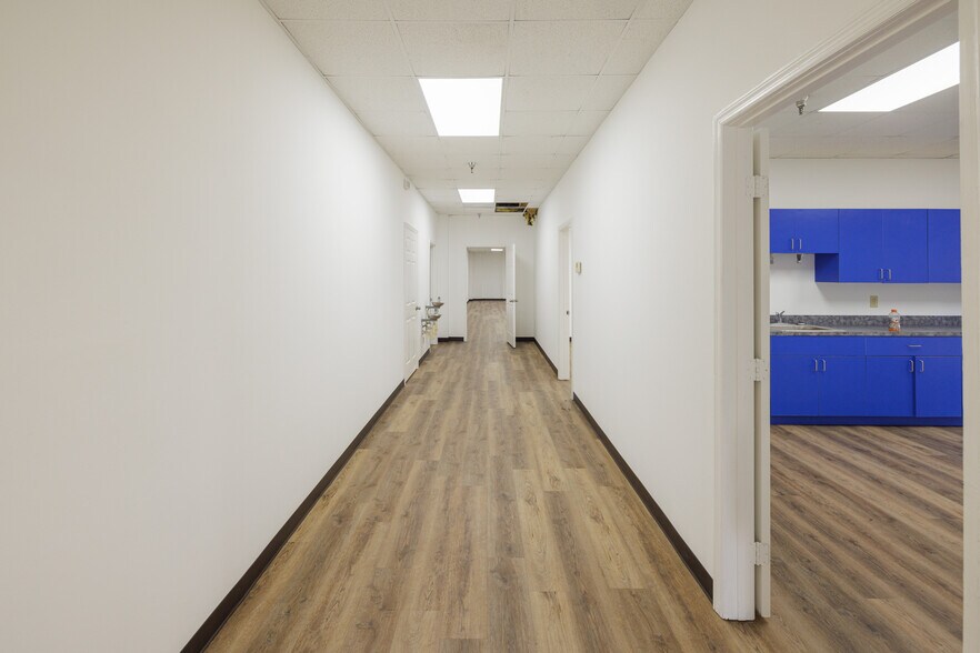 More Photos Of 1901 S Poinciana Blvd, Kissimmee Warehouse For Lease