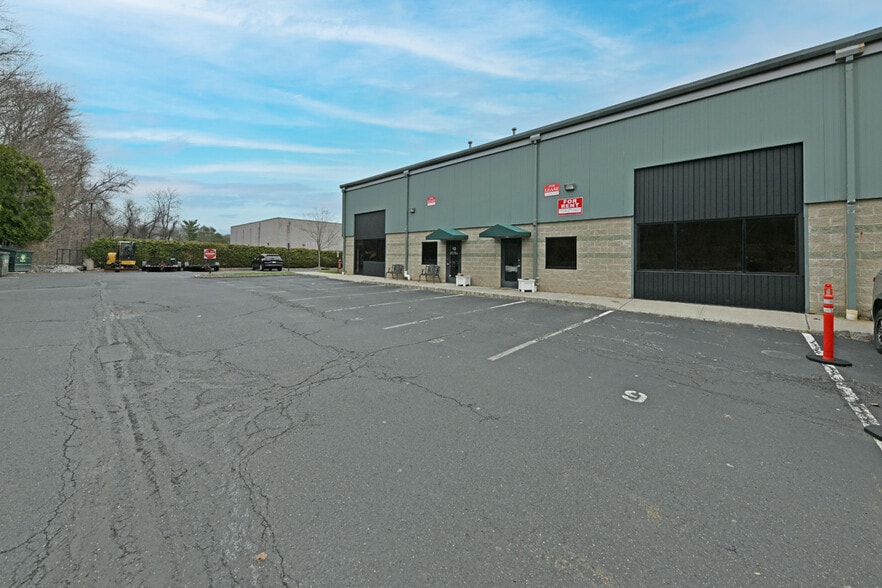 More Photos Of 60 Whitney Rd, Mahwah Warehouse For Lease
