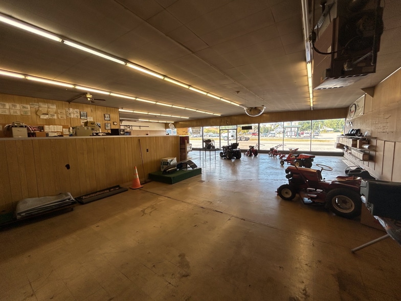 More Photos Of 217 In-930, New Haven Freestanding For Sale