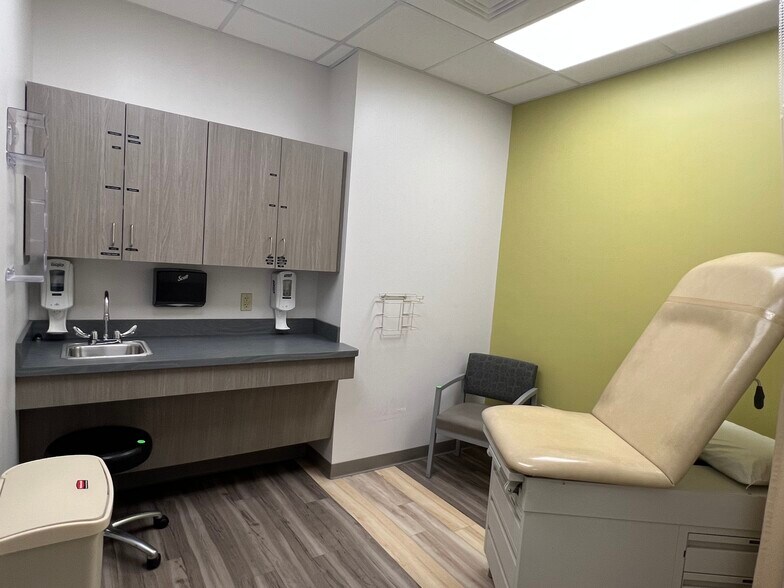 More Photos Of 241 S Westfield St, Agawam Freestanding For Lease