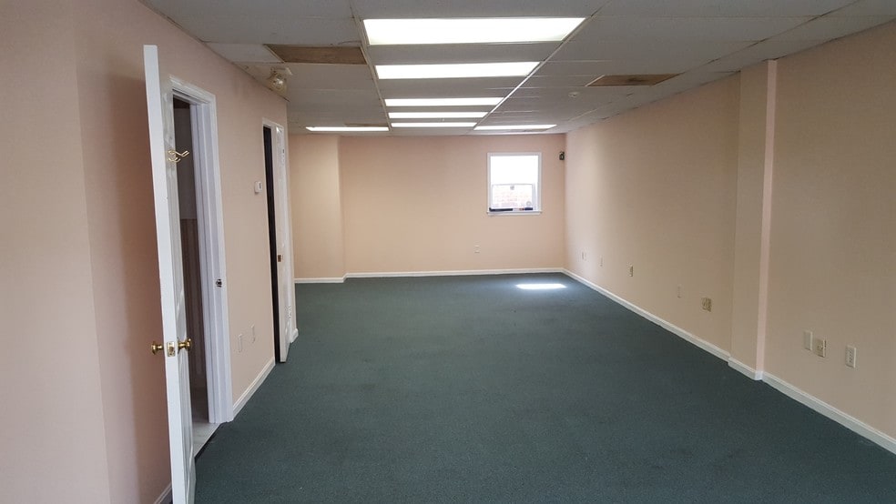 More Photos Of 9520 Marlboro Pike, Upper Marlboro Office For Sale