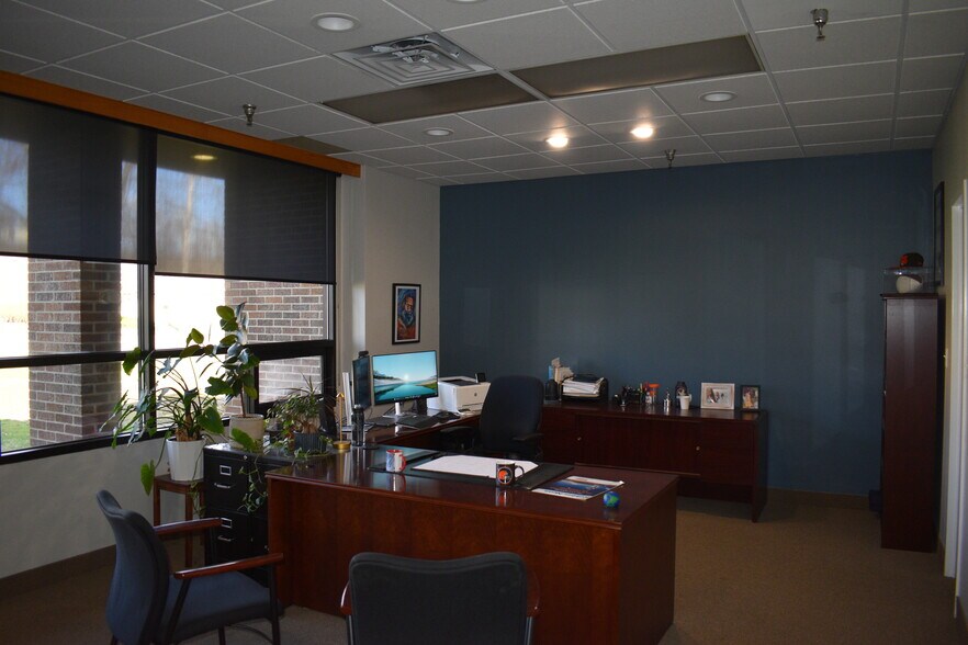 More Photos Of 1665 Enterprise Pky, Twinsburg Manufacturing For Lease