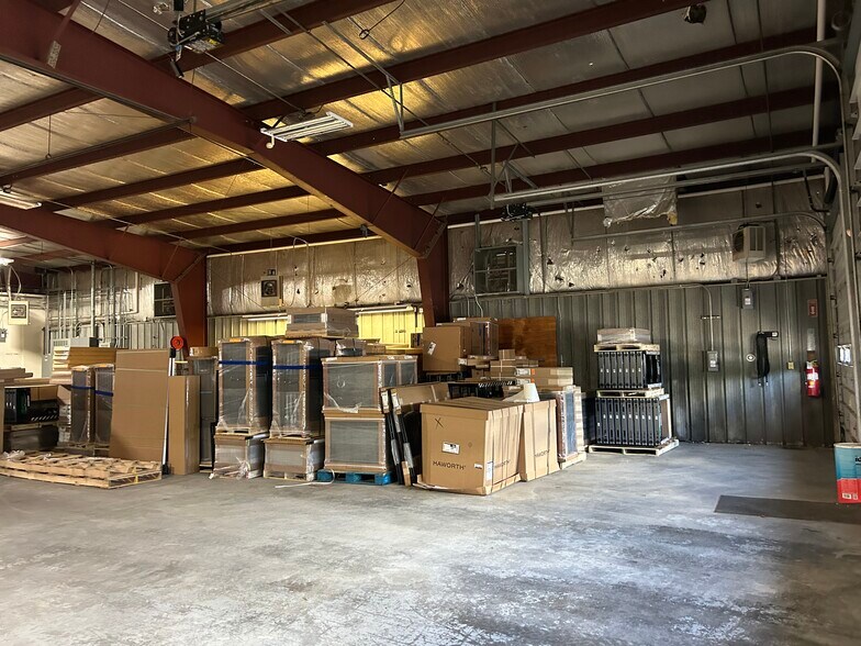 More Photos Of 555 29th St W, Charleston Service For Lease