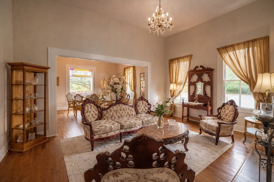 More Photos Of 5800 England Dr, Alexandria Specialty For Sale