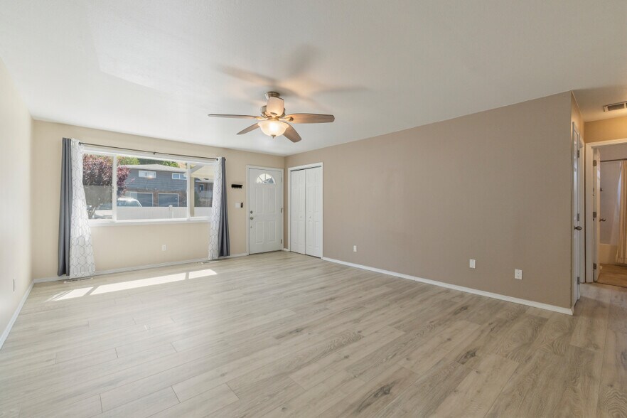 More Photos Of 1754 Kimberly Dr, Klamath Falls Multifamily For Sale