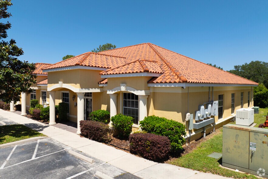 More Photos Of 1070-1072 E Brandon Blvd, Brandon Medical For Lease