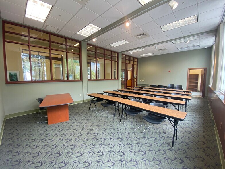 More Photos Of 156 Hanover St, Manchester Office For Sale