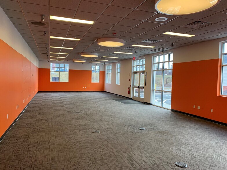 More Photos Of 135 Talcottville Rd, Vernon Rockville Freestanding For Lease