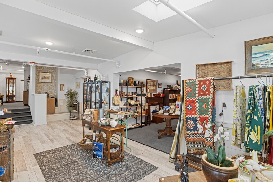 More Photos Of 105 1st St, Langley Storefront Retail Residential For Sale