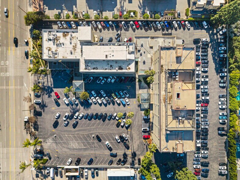 More Photos Of 5353-5363 Balboa Blvd, Encino Medical For Lease