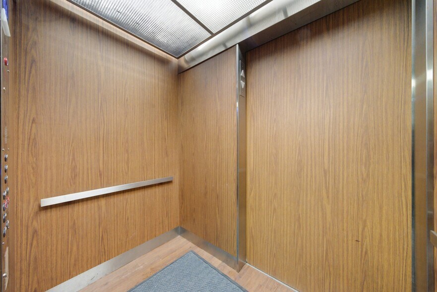 More Photos Of 460 Coventry Ln, Crystal Lake Apartments For Sale
