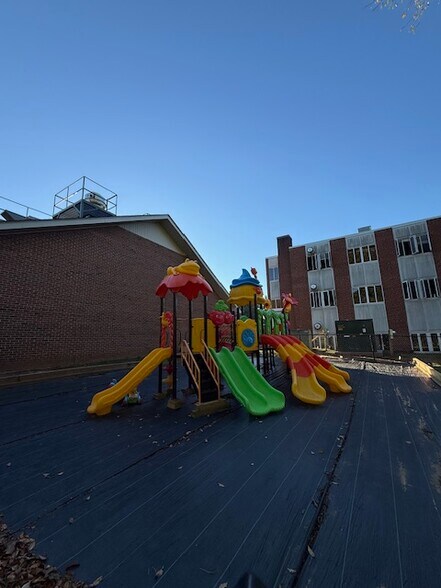 More Photos Of 622 E Lexington Ave, High Point Schools For Lease