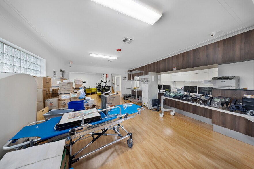 More Photos Of 49 W 49th St, Hialeah Medical For Lease