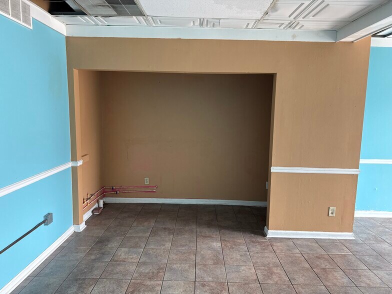 More Photos Of 5788-5846 Stage Rd, Bartlett Unknown For Lease