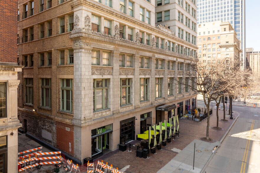 More Photos Of 1600 Farnam St, Omaha Apartments For Lease